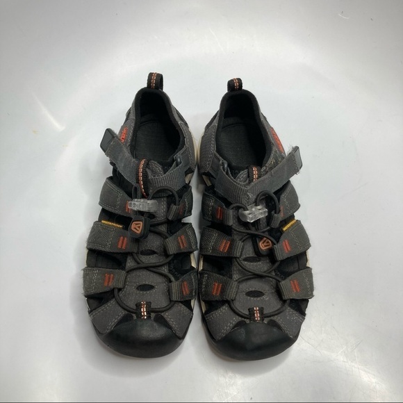 Keen sandals size 1Y - Picture 2 of 9